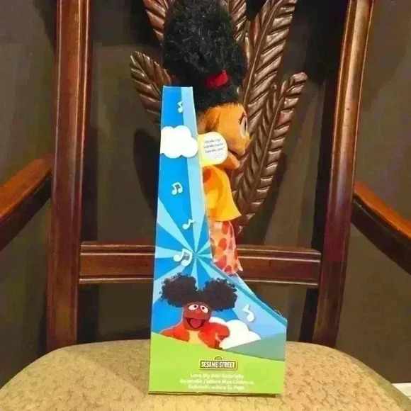 Sesame Street Love my Hair Gabrielle Plush + Talking sound - Picture 3 of 3